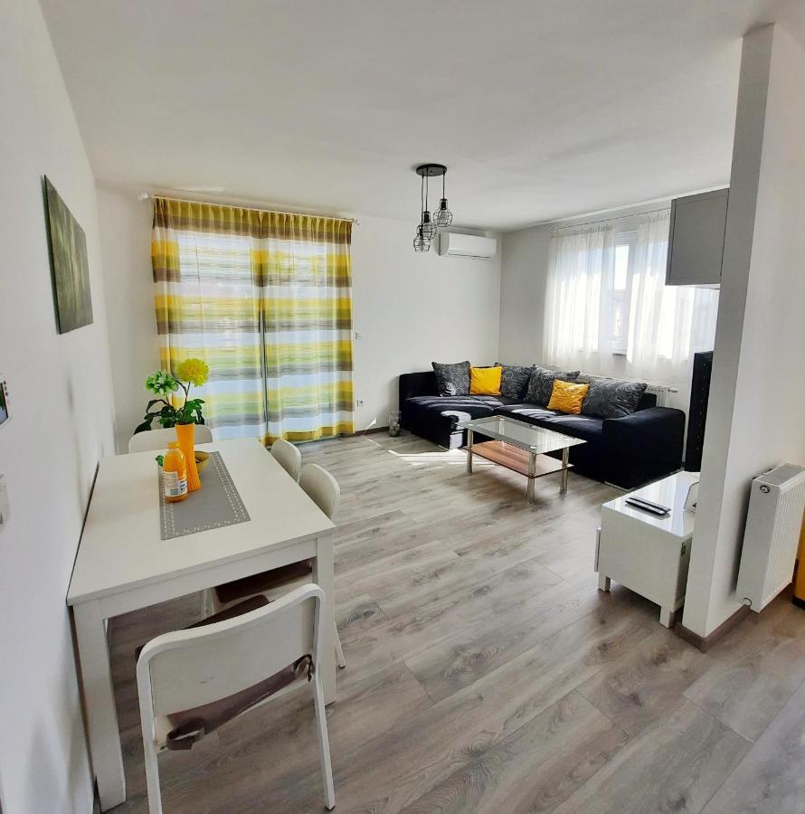 Apartment Mrvica Near The Zagreb Airport ヴェリカ・ゴリツァ エクステリア 写真