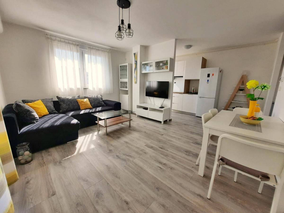 Apartment Mrvica Near The Zagreb Airport ヴェリカ・ゴリツァ エクステリア 写真