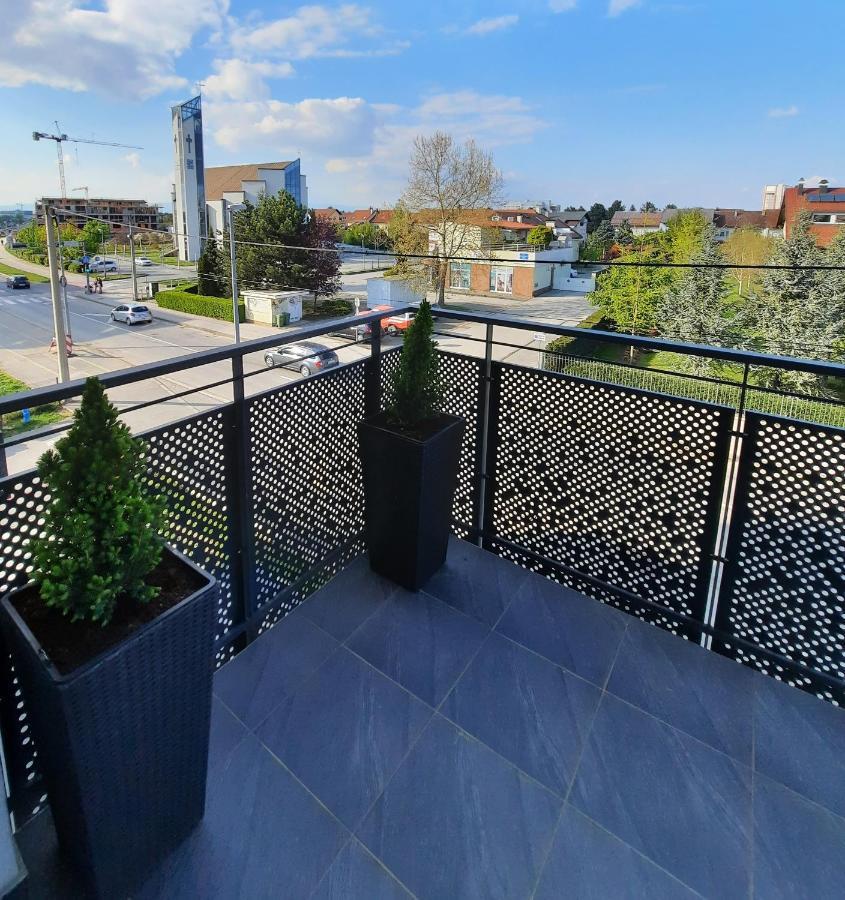 Apartment Mrvica Near The Zagreb Airport ヴェリカ・ゴリツァ エクステリア 写真